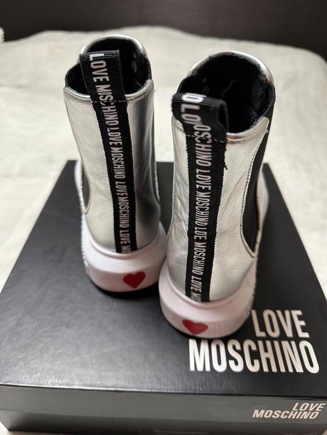 Kožené strieborné workery zn. love moschino, moschino,39