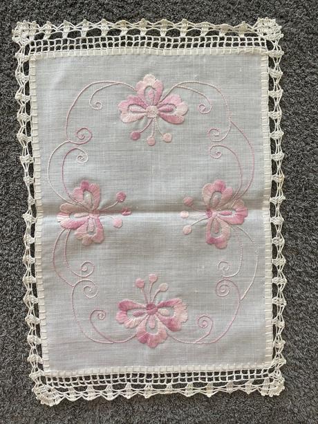 Vysivane retro obrusky ovocie, 