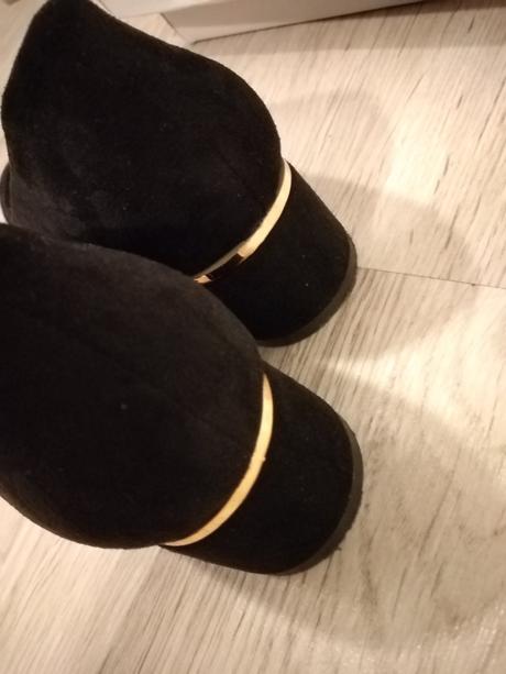 Čierne lodičky so zlatým detailom, 37