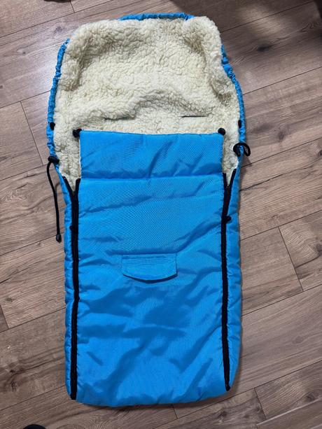 Krásny teplucky modrý fusak,