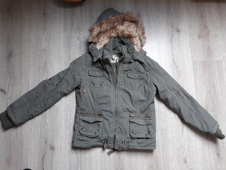 Chlapčenská vetrovka, 158