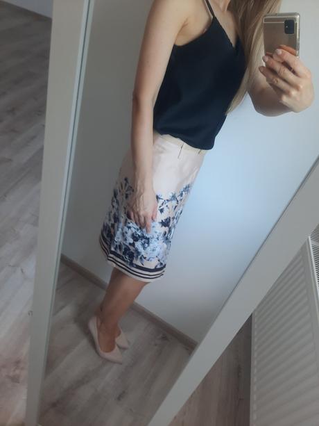 Kvalitná sukňa, 42