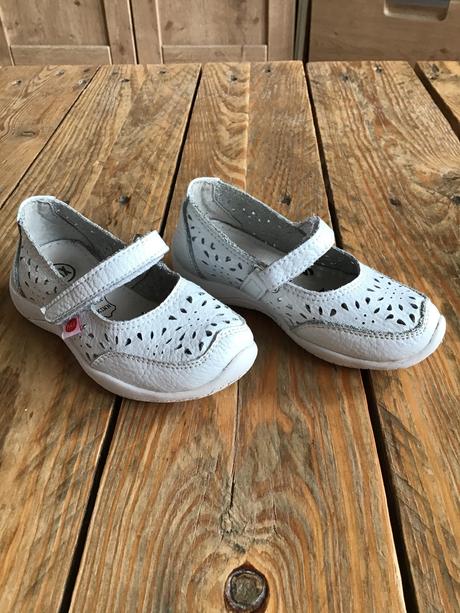 Kožené sandalky, 24