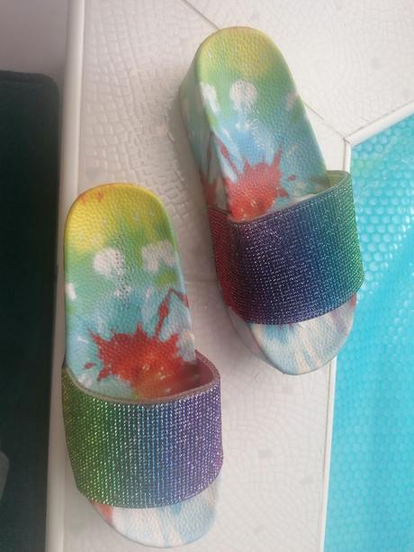 Šľapky nenosené, 36