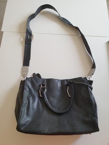 Veľká šedá kabelka, 