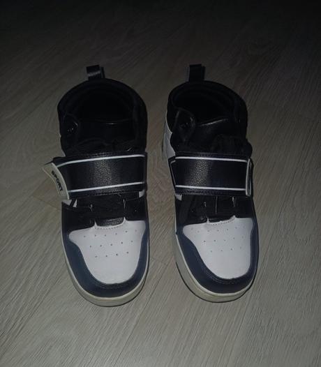 Tenisky s kolieskami, 36