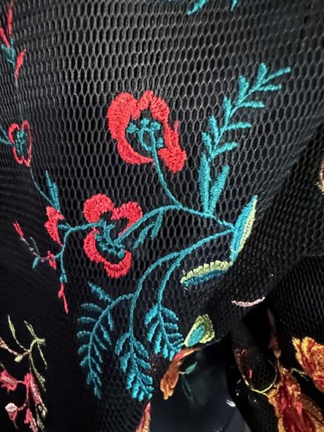 Čierna vyšívaná bombera zn. guess originál, guess,m / s