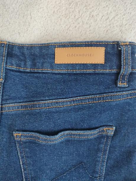 Kraťasy, clockhouse,36