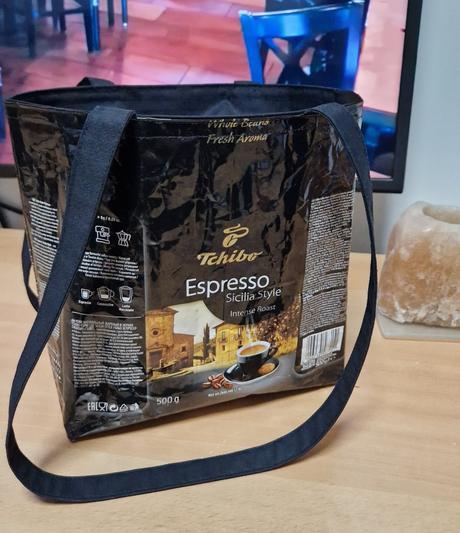 Taška z obalu od kávy tchibo,