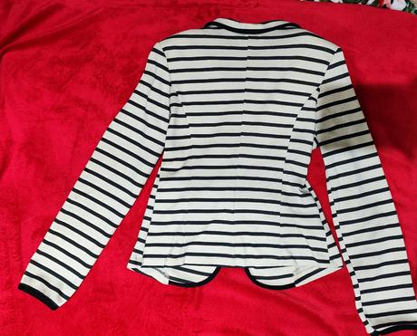 Pásikavé sako s brošňou, xs