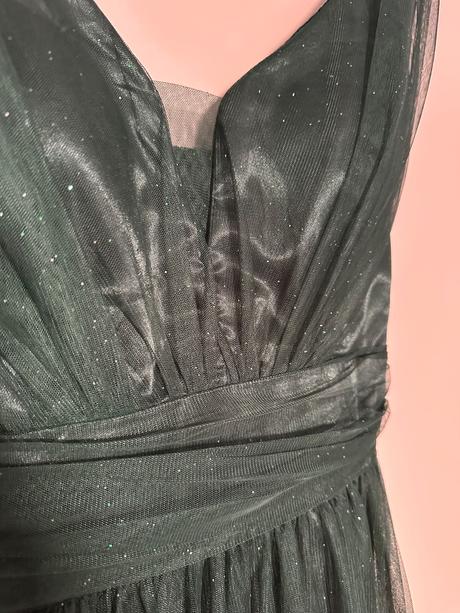 Trblietave šaty aj motýlik, 