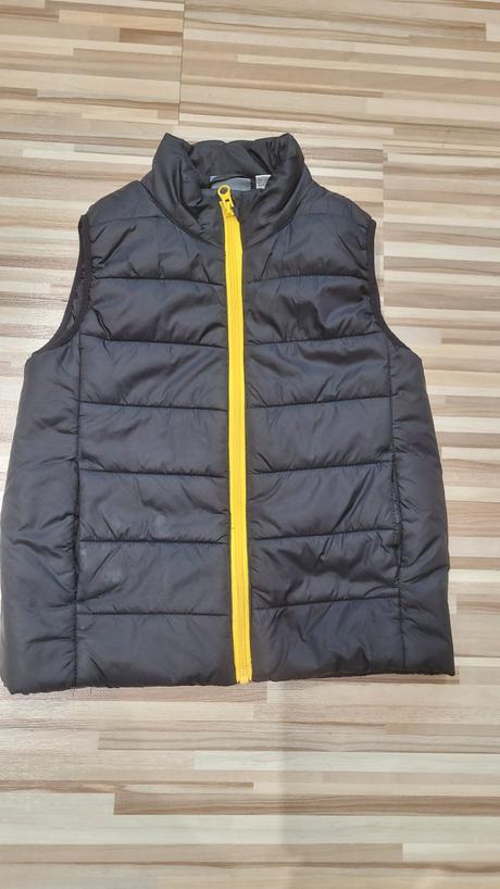 Cierna vesta, pepperts,122