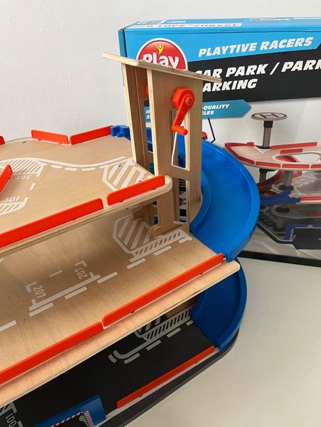 Drevená parkovacia garáž, 