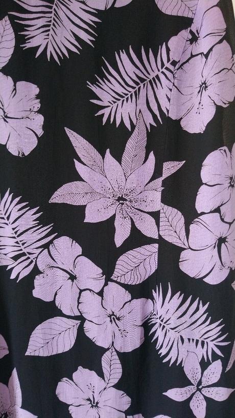 Dámske čierne šaty s fialovým vzorom, berkerter, xl