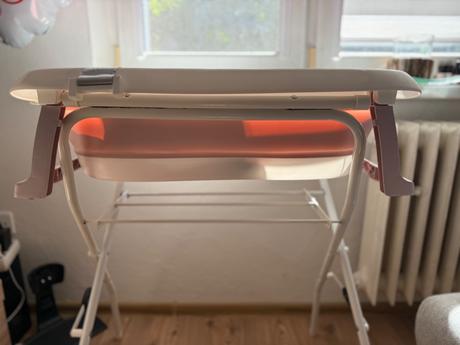 Detská vanička so stojanom a zabudovaným teplomer,