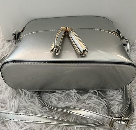 Crossbody kabelka sivo-strieborna, 