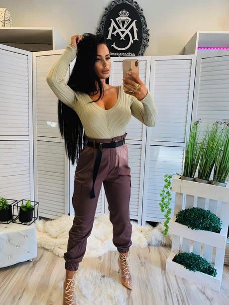 Krásne a štýlové čokoládové nohavice značky marcys, s