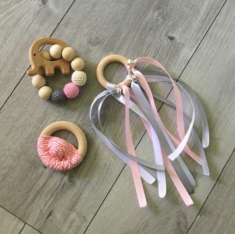 Čiernobiely set hrkáliek a hryzátka, 