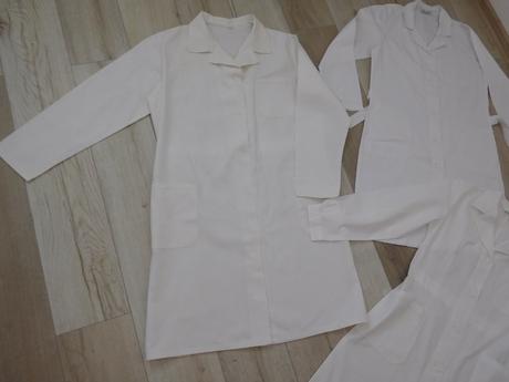 Biely plášť do školy na pokusy, 