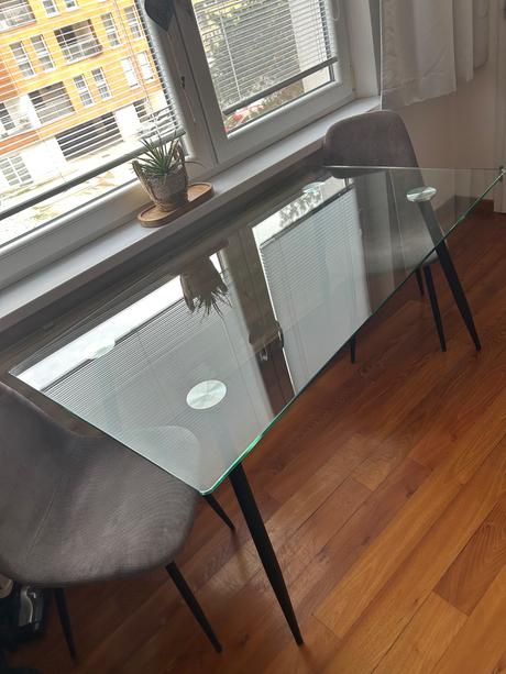 Sklenený jedálenský stôl, 