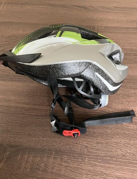 Predám detskú prilbu crivit, 49-54 cm, rukavice, 