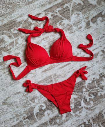 Dvojdielne červené plavky, m / s