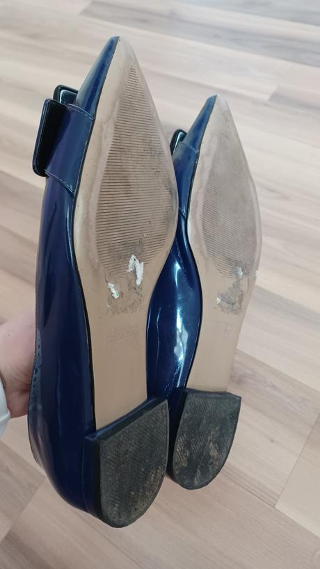 Tmavomodré baleríny, 37