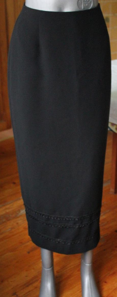 Sukna so zdobenim, s