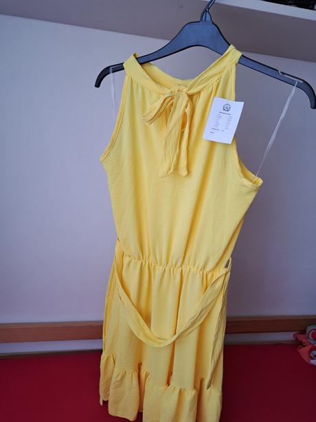 Letné žlté šaty, 