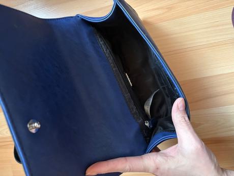 Malá kabelka, carpisa