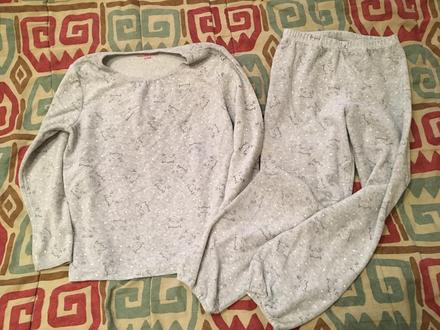 Málo nosené mačičkové pyžamo č.117/128, 122