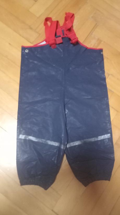 Nohavice do dažďa, 86