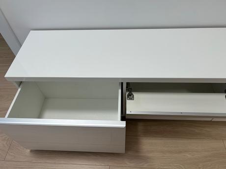Komoda pod televizor ikea,