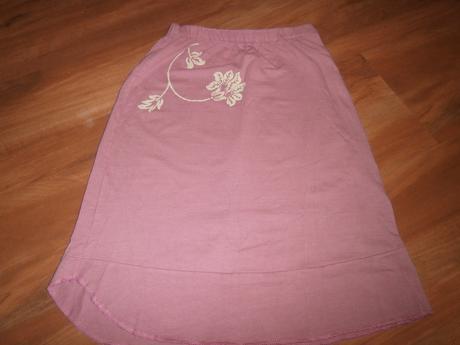 Sukňa s kvietkom, 122