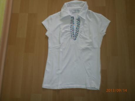 Módne tričko s gorálkami okolo výstrihu, s