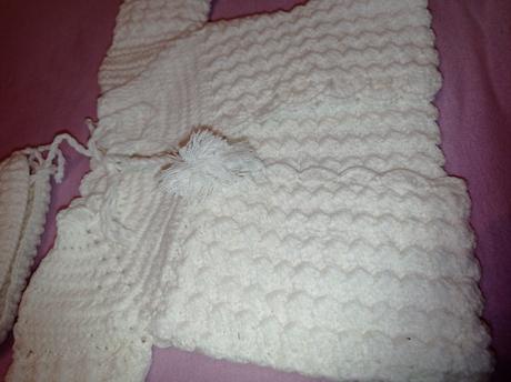 Pletený komplet čiapka a svetrik nove, 56