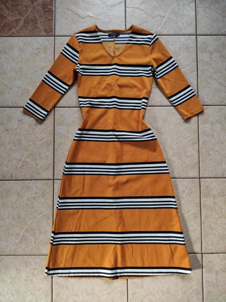 Oranžové pruhované šaty s v-výstrihom reserved, reserved,m
