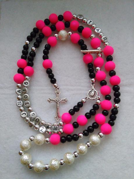 Ruženec s menom a dátumom, 