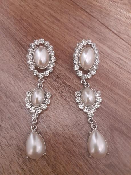 Perlove nausnice-bizu, 