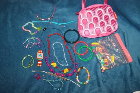 Tasticka s bizuteriou pre malu paradnicu, 