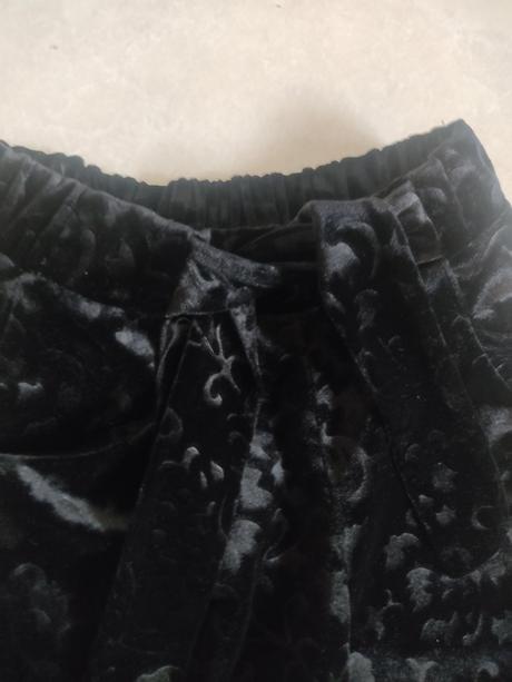 Zara sametove nohavice, zara,116