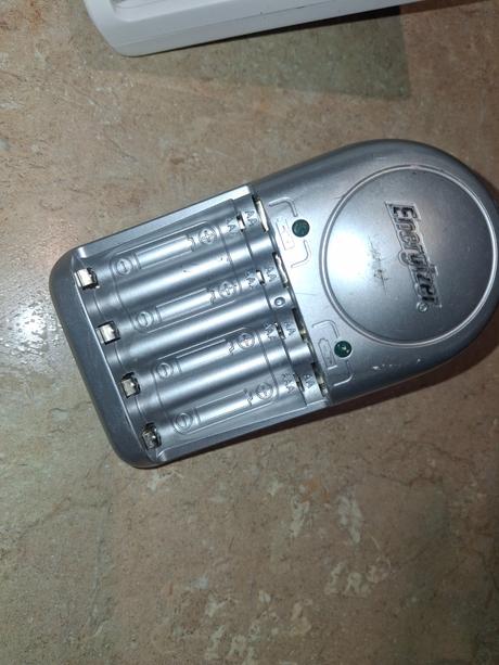 Nabíjačka na baterky 2 ks, 