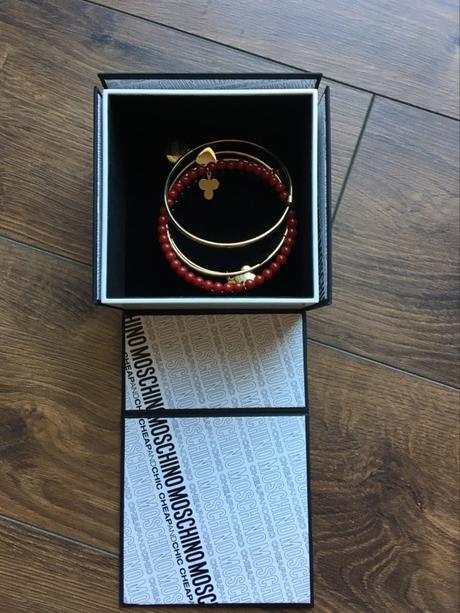 Moschino cheap and chic náramok, moschino