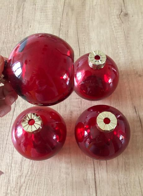 4 červené sklenené poháre gule, 