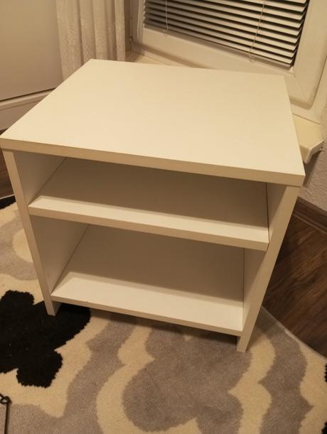 Nočný stolík/príručny stolík, 