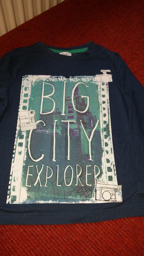 Tmavomodre tricko, 110