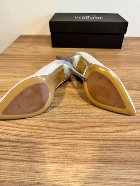 Strieborné lodičky, 35