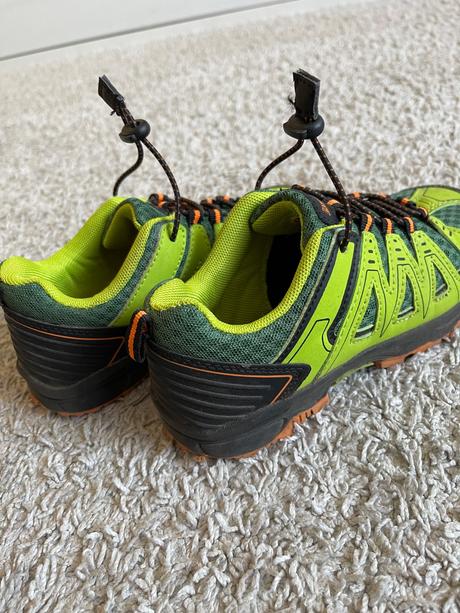 Sportove tenisky, 32