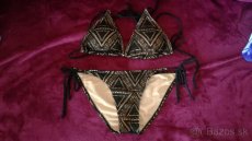 Trojuholníkové bikiny, s