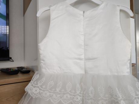 Slávnostné šaty, 122